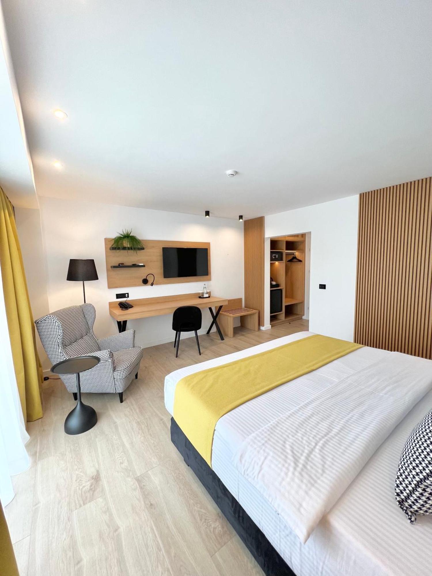 Krystal Boutique Mansion Hotel Hunedoara Eksteriør billede
