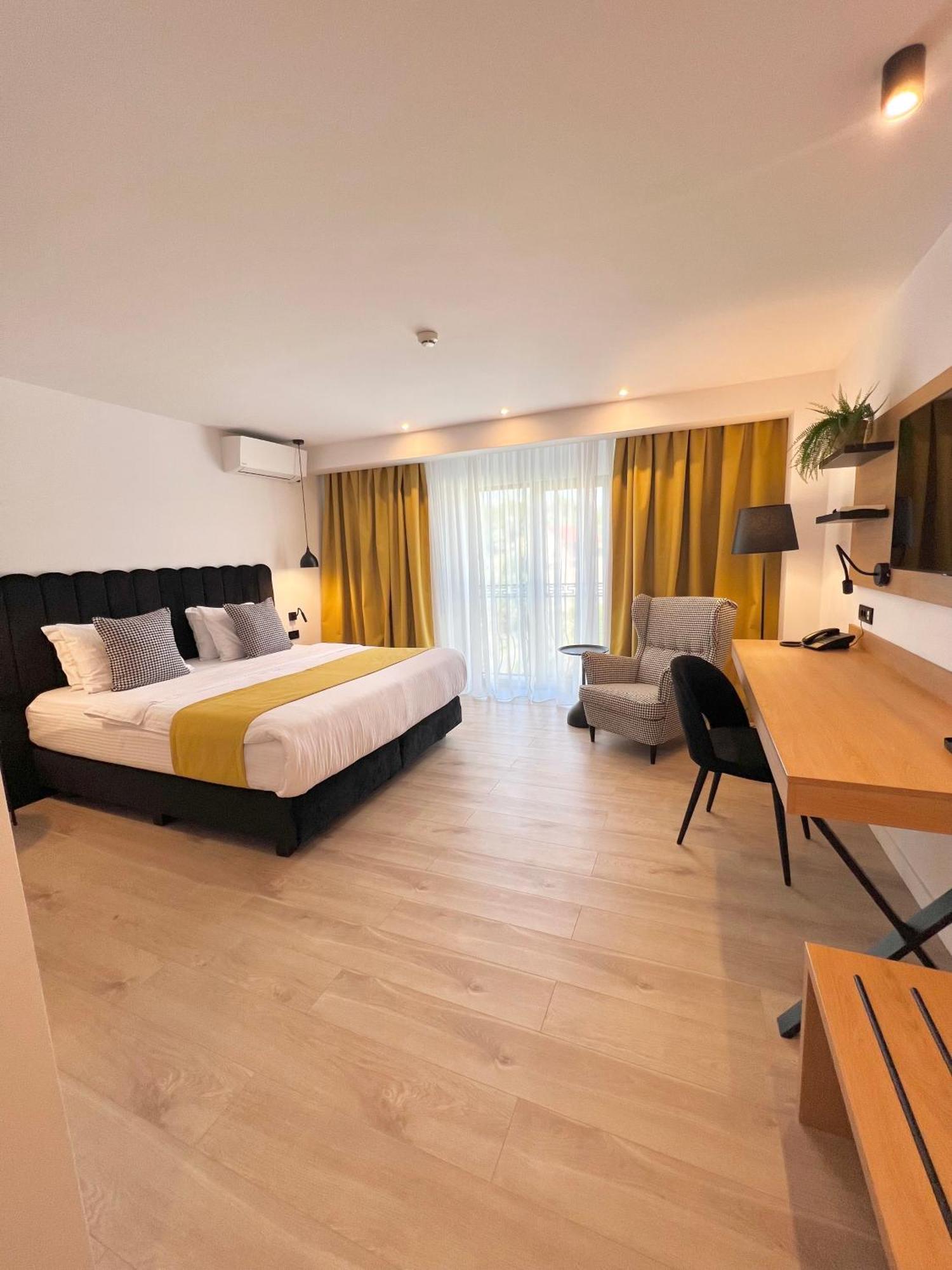 Krystal Boutique Mansion Hotel Hunedoara Eksteriør billede