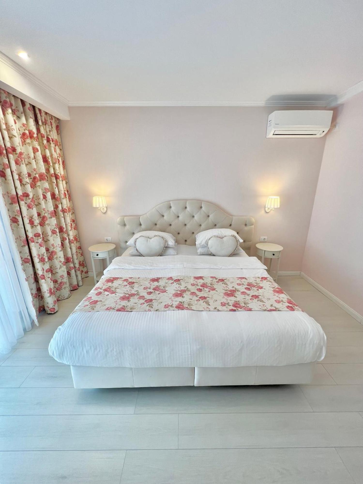 Krystal Boutique Mansion Hotel Hunedoara Eksteriør billede