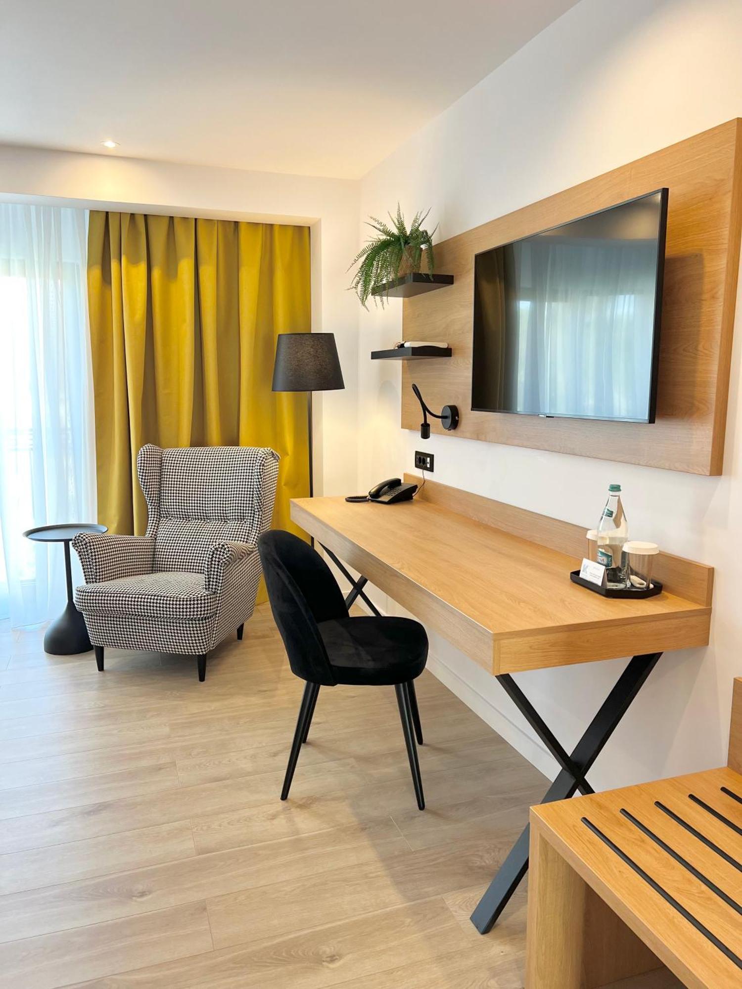 Krystal Boutique Mansion Hotel Hunedoara Eksteriør billede