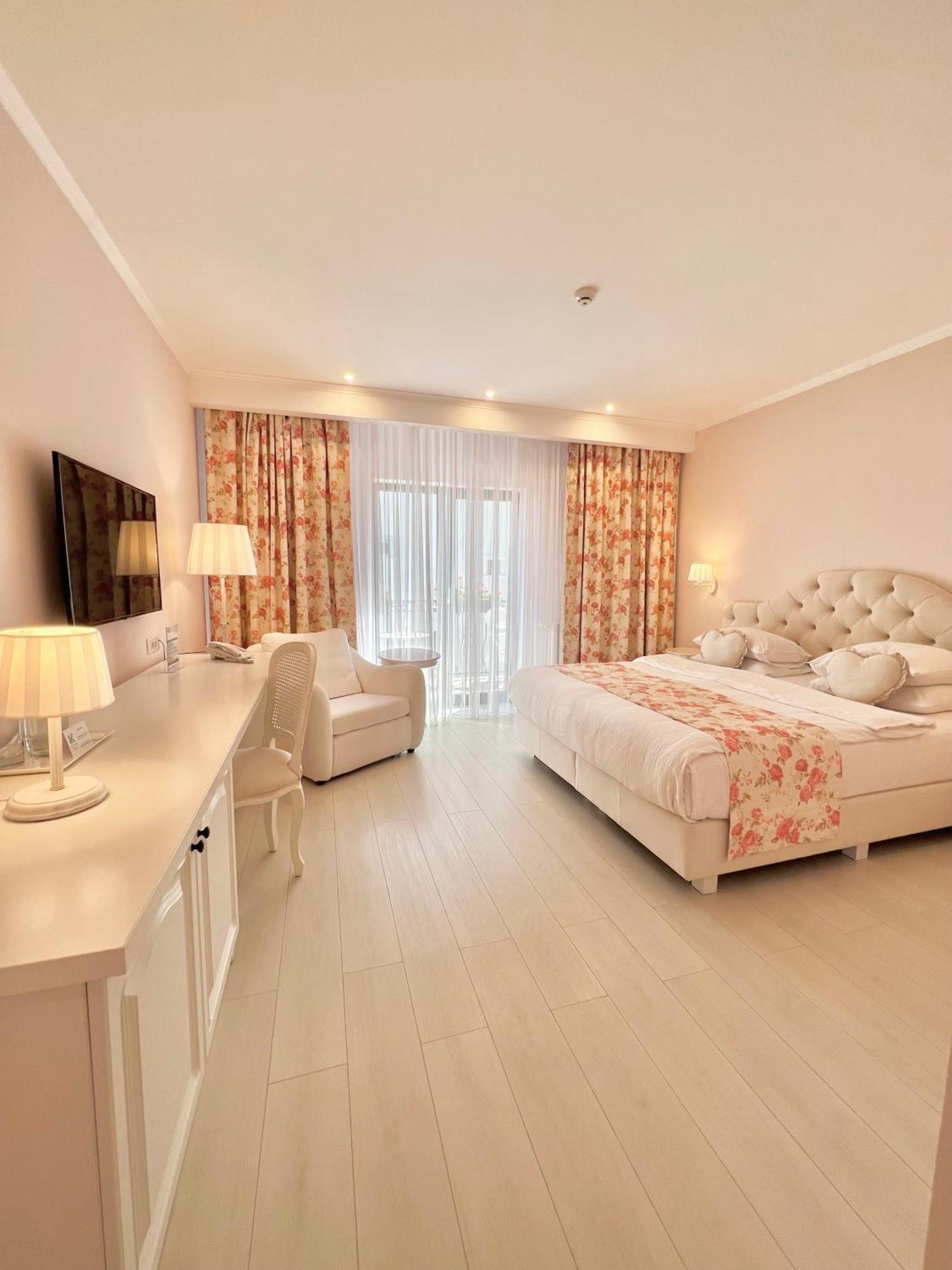 Krystal Boutique Mansion Hotel Hunedoara Eksteriør billede