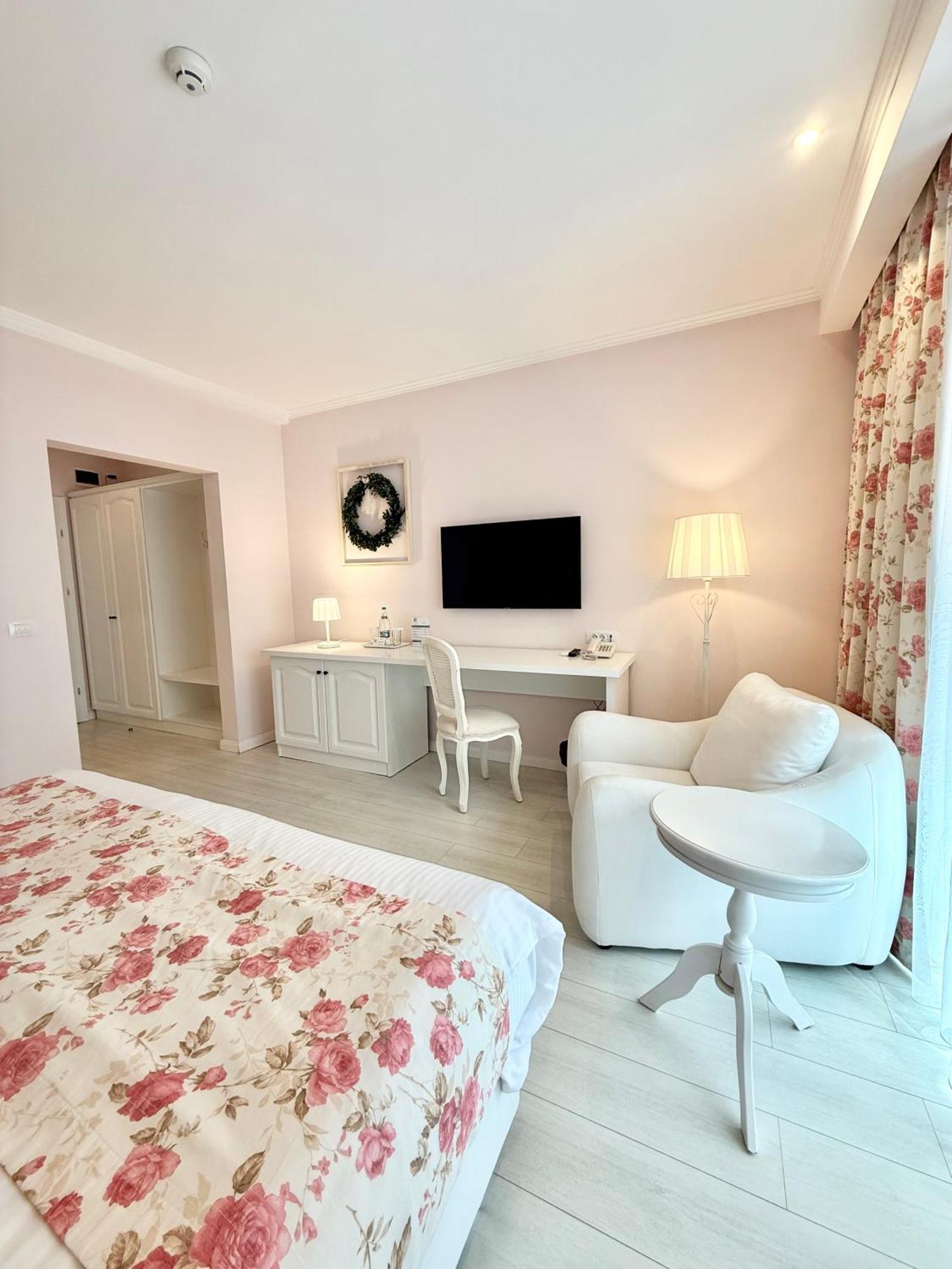 Krystal Boutique Mansion Hotel Hunedoara Eksteriør billede