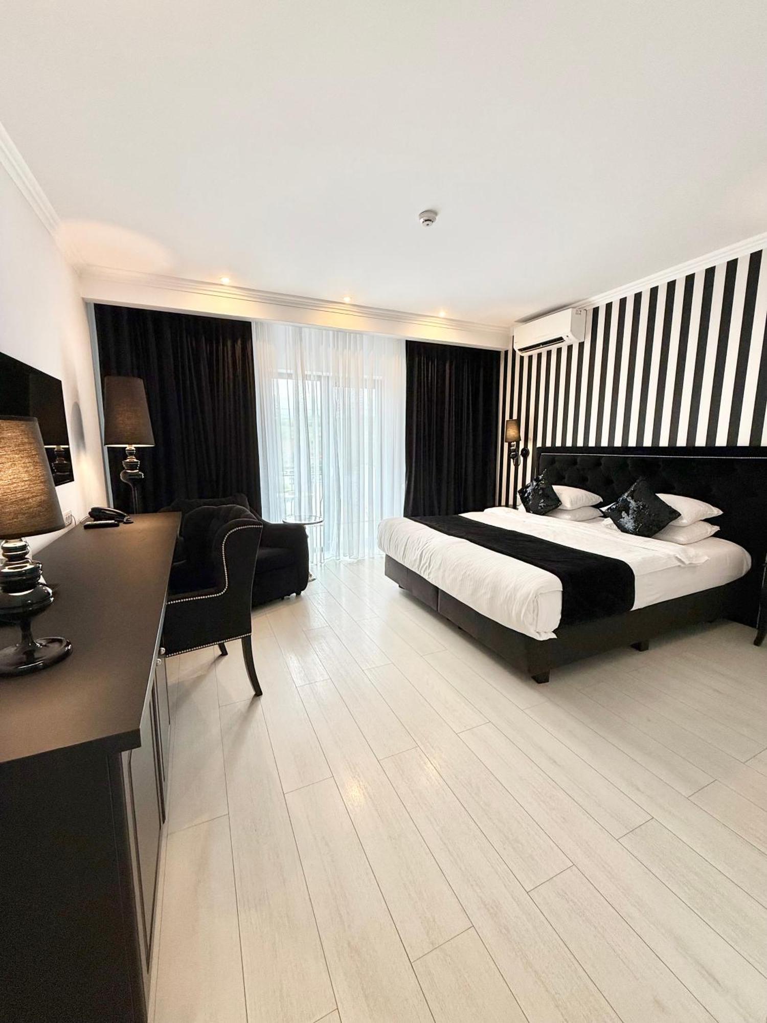 Krystal Boutique Mansion Hotel Hunedoara Eksteriør billede