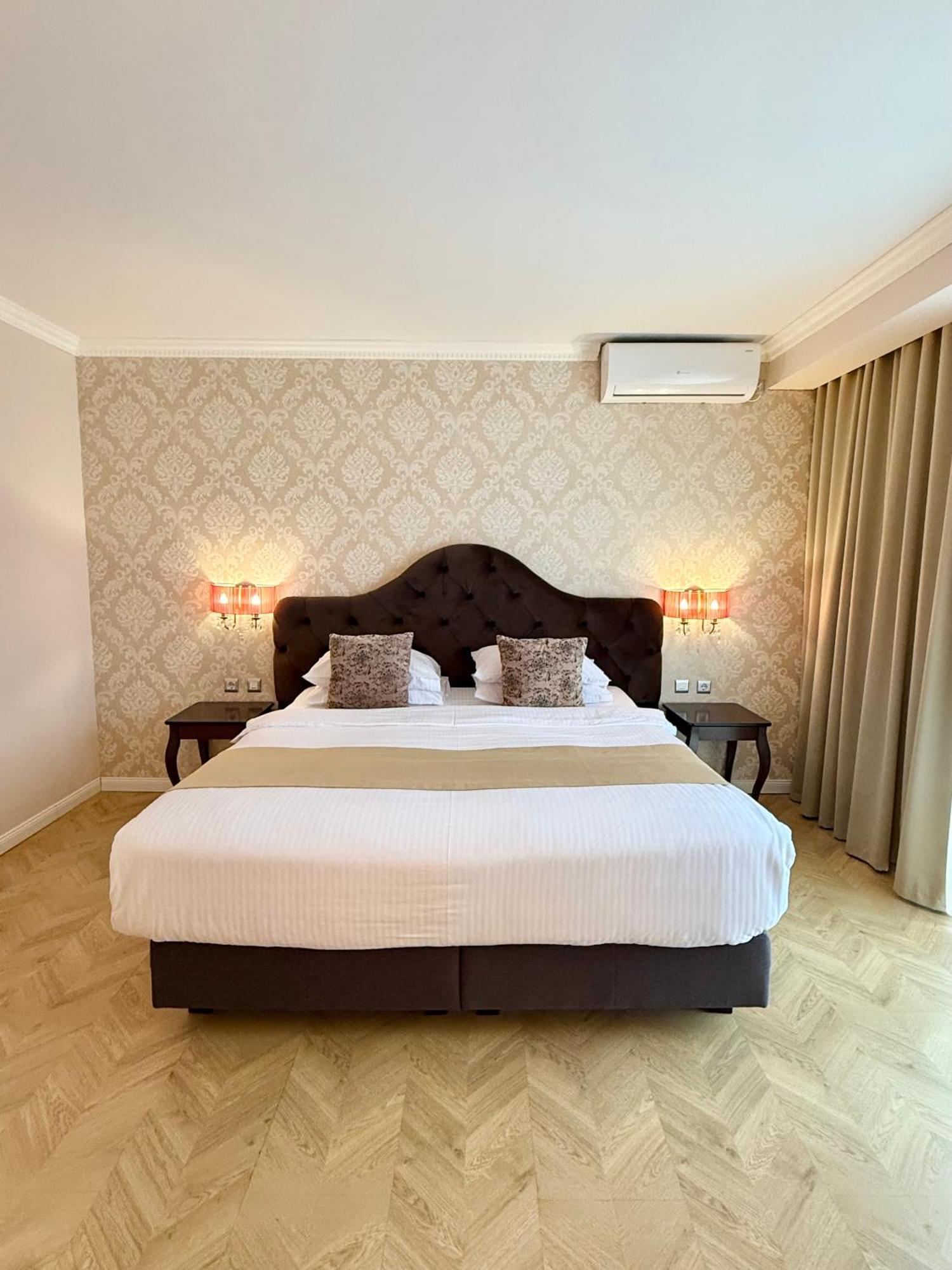 Krystal Boutique Mansion Hotel Hunedoara Eksteriør billede