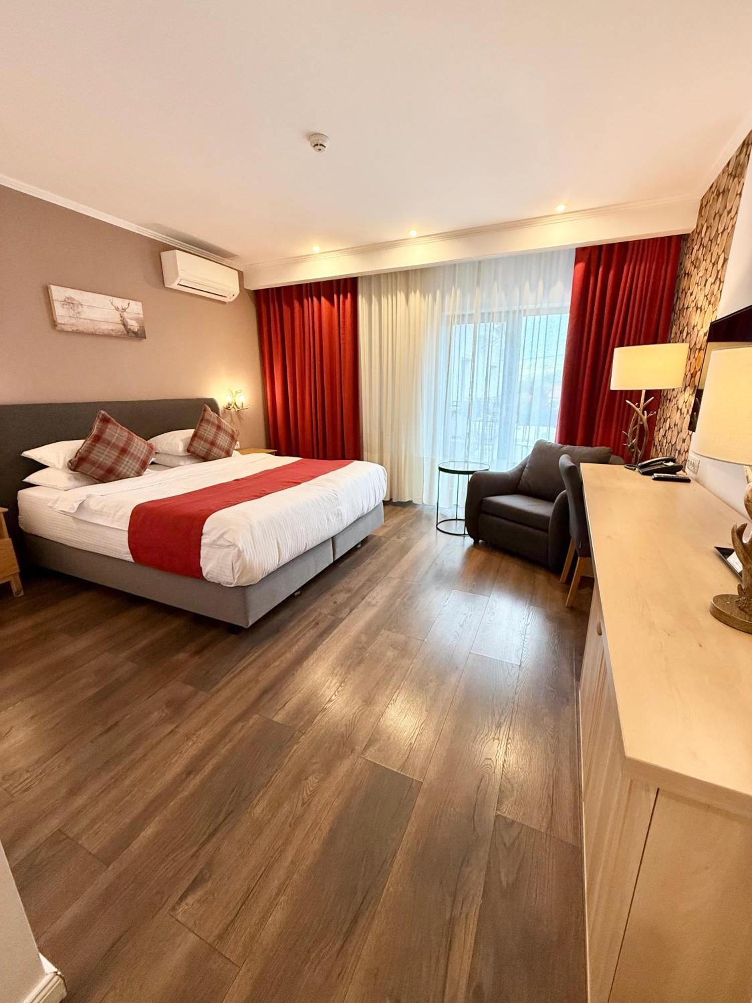 Krystal Boutique Mansion Hotel Hunedoara Eksteriør billede