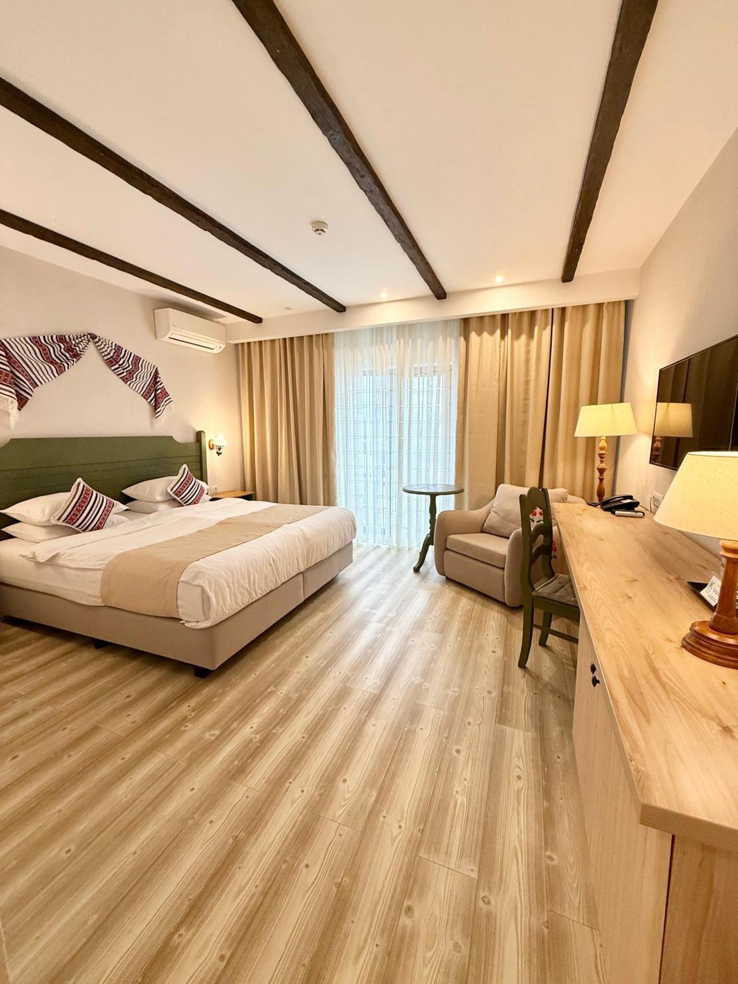 Krystal Boutique Mansion Hotel Hunedoara Eksteriør billede