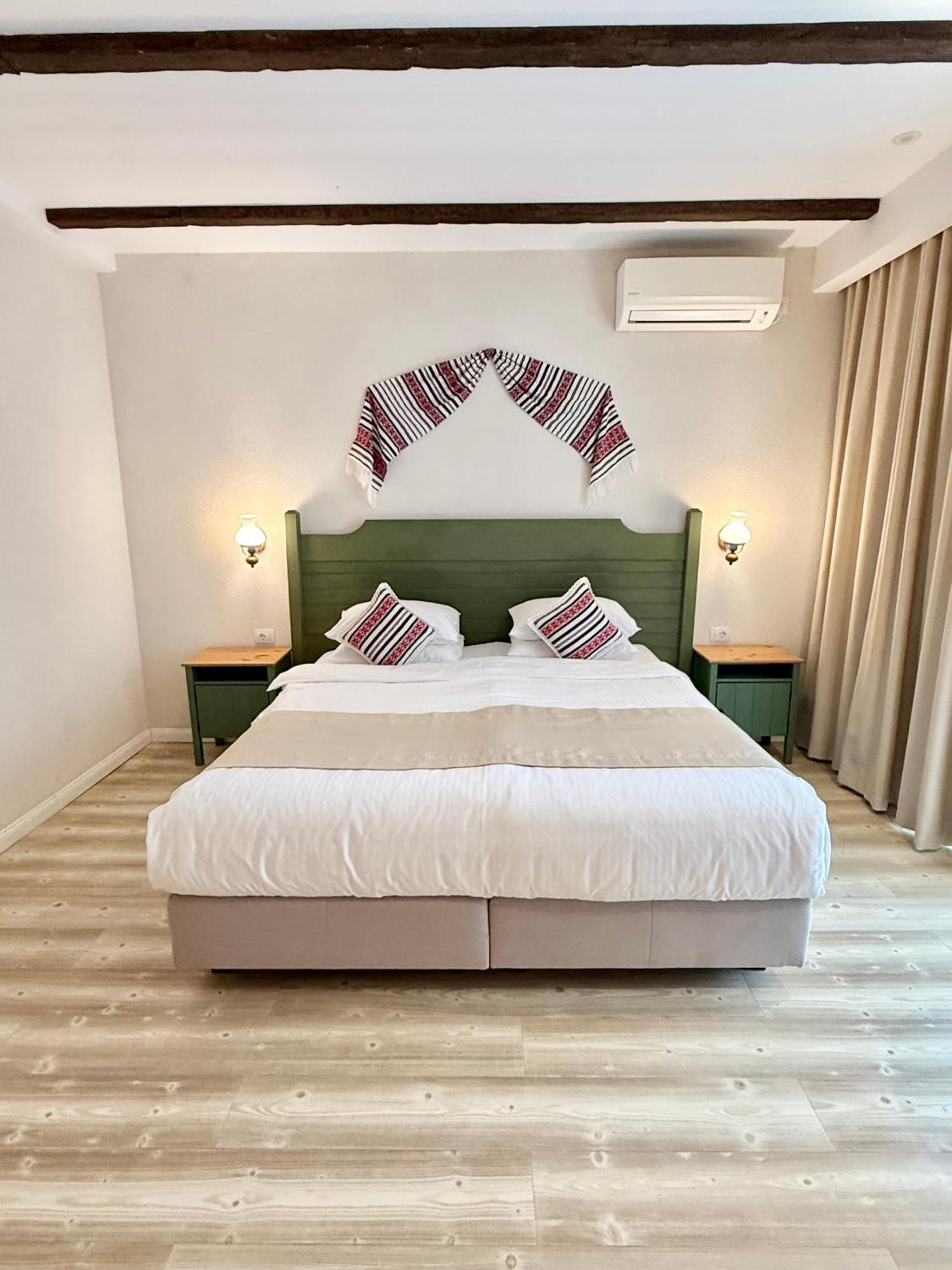 Krystal Boutique Mansion Hotel Hunedoara Eksteriør billede