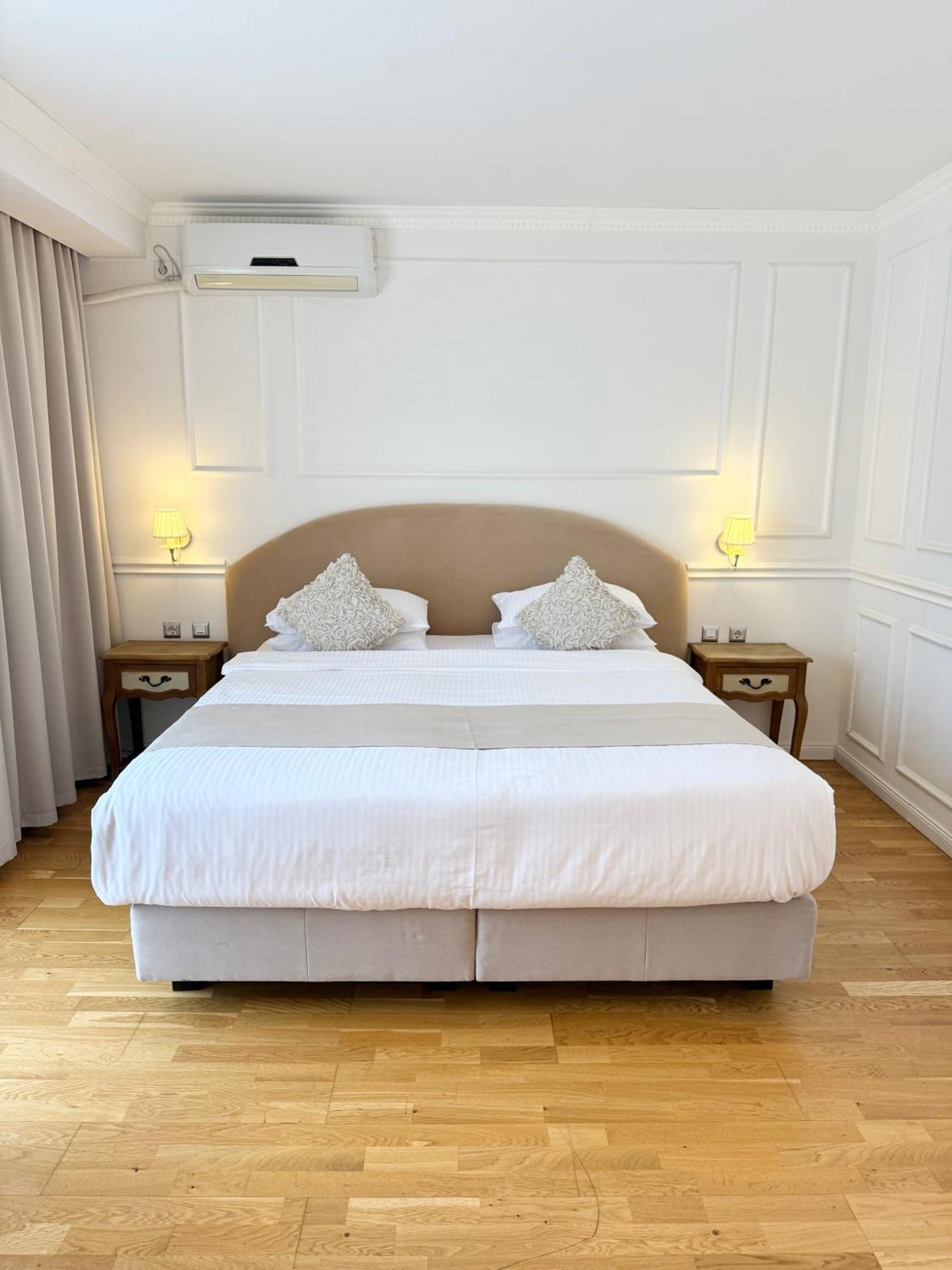 Krystal Boutique Mansion Hotel Hunedoara Eksteriør billede