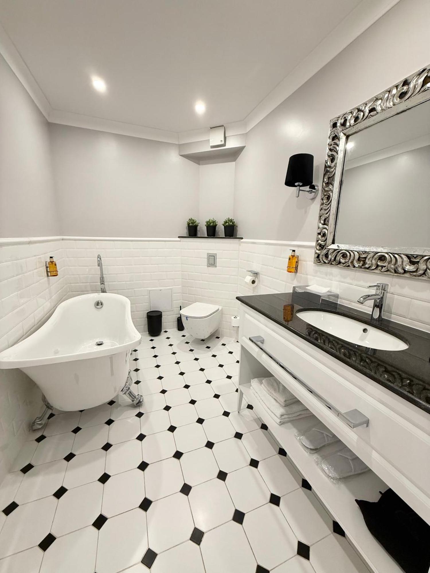 Krystal Boutique Mansion Hotel Hunedoara Eksteriør billede