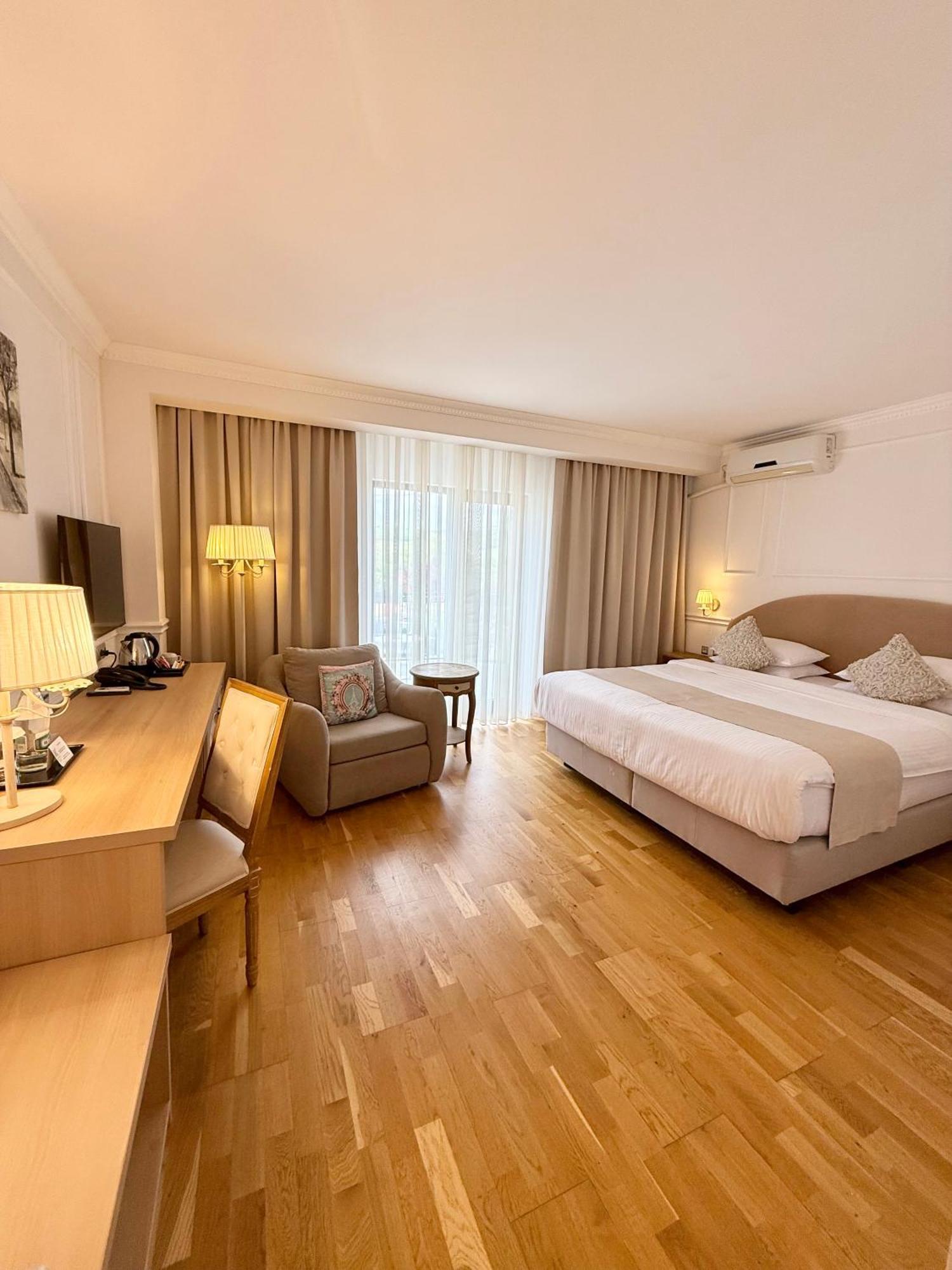 Krystal Boutique Mansion Hotel Hunedoara Eksteriør billede